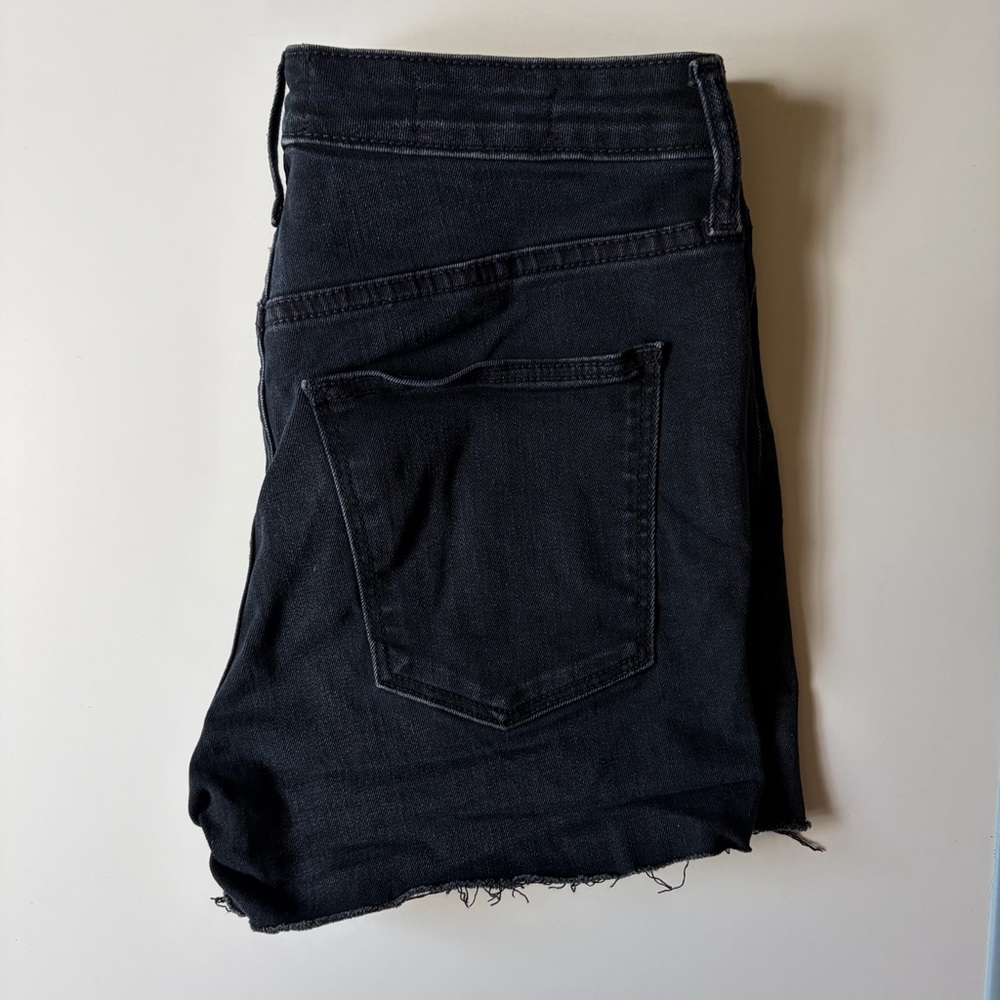 Universal Thread Shorts